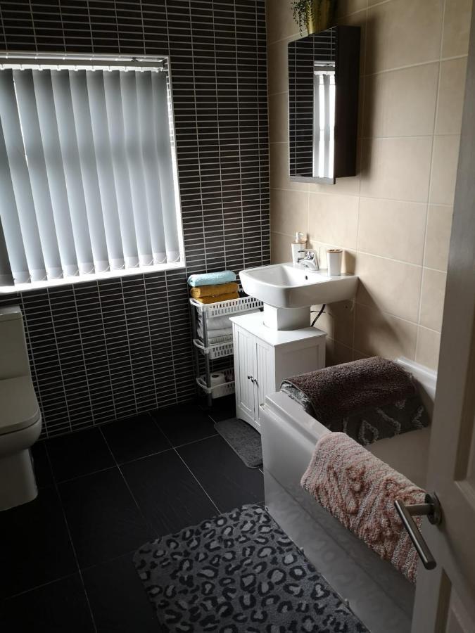 A Home Away From Home Now With Netflix And Ps4 Blackpool Buitenkant foto